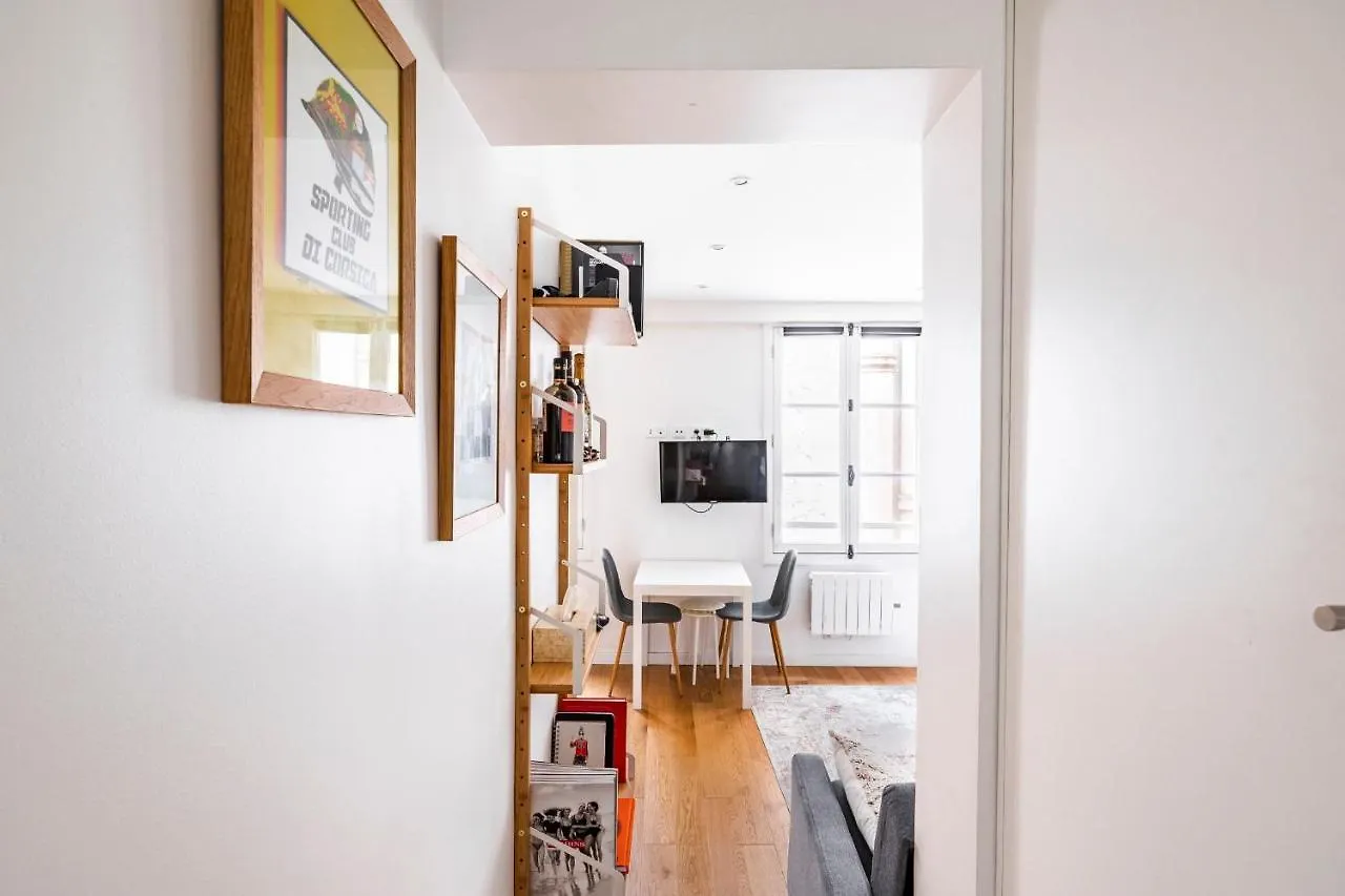Ciseaux 4G - Saint Germain Des Pres - Best Location Paris France